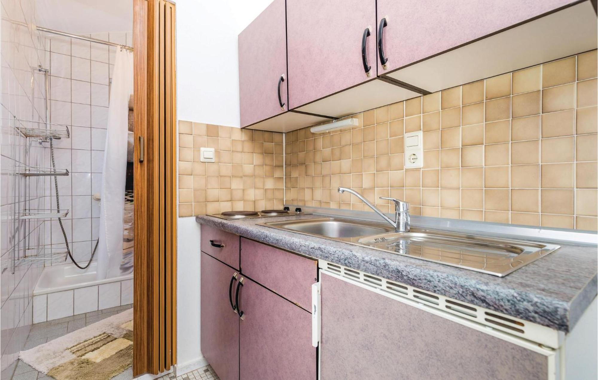 Lovely Apartment In Kampor With Kitchen Exterior foto